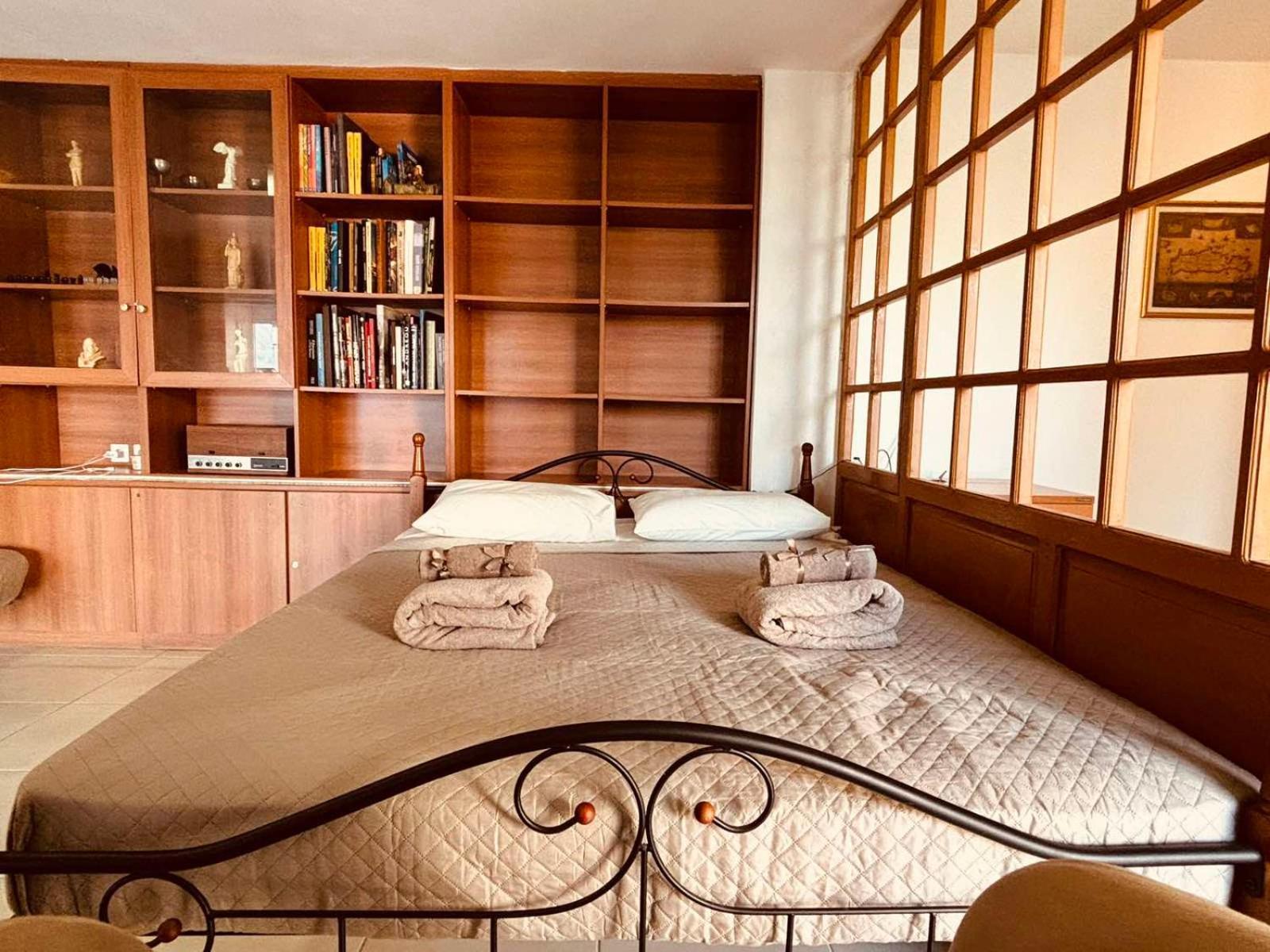 Bibliotheque Vintage Studio & Easy Garden Heraklion  Екстер'єр фото